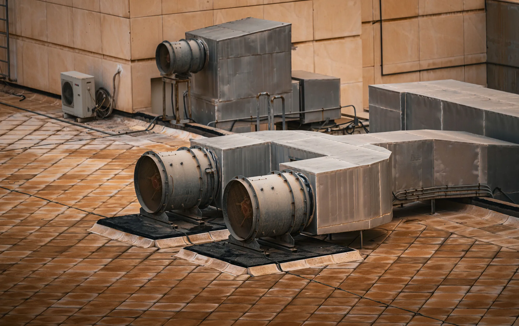 Commercial rooftop heating and cooling equipment